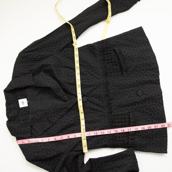 Cabi Flamenco Eyelet Jacket #5293 Blazer 100% Cotton Scallop Trim Black Size 6 - Picture 7 of 7